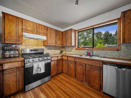 1120 Wallace Court, Coquitlam, BC 