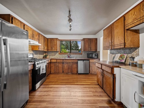 1120 Wallace Court, Coquitlam, BC 