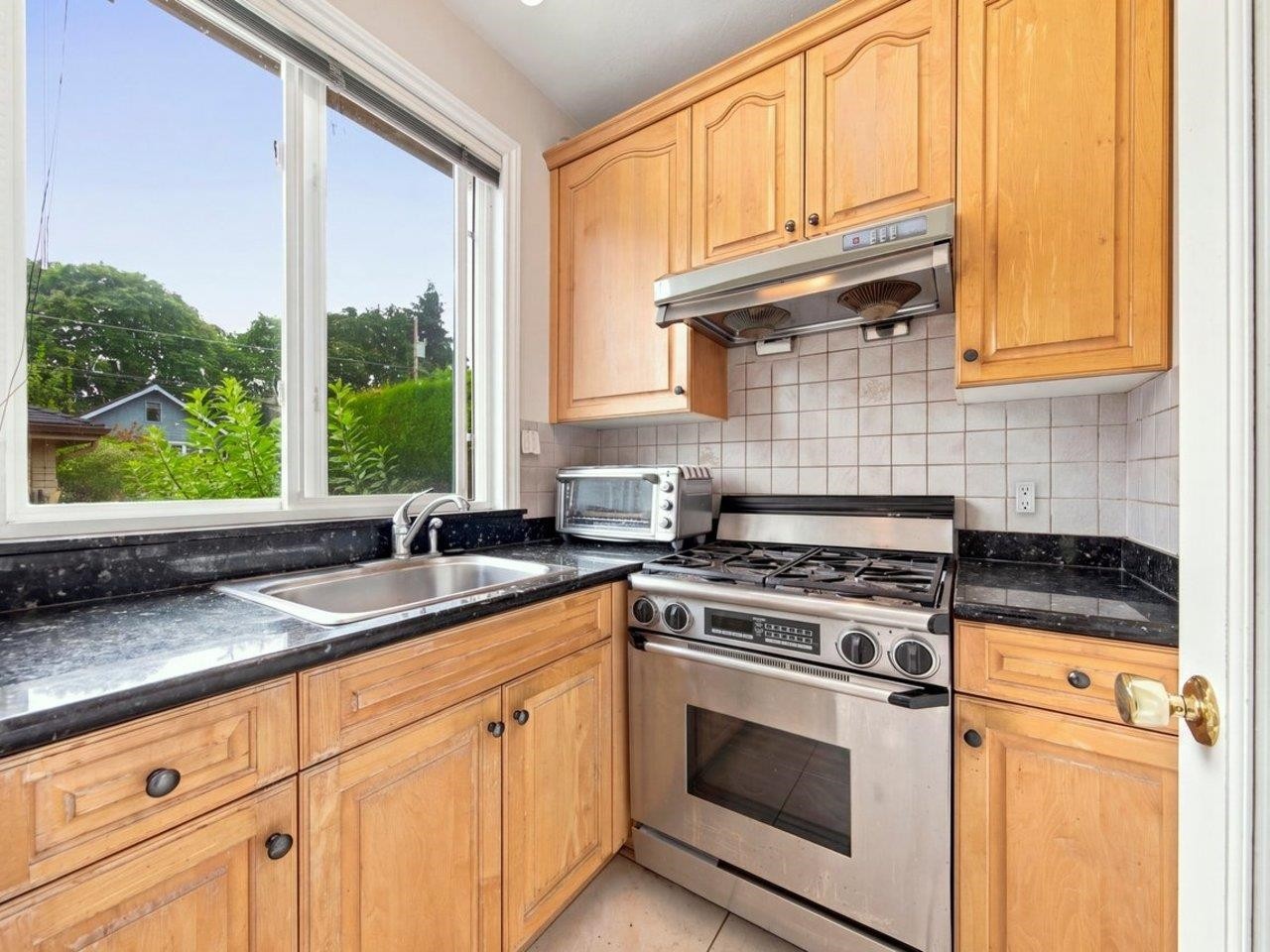 3262 12Th Avenue W, Vancouver, BC