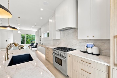 3549 38Th Avenue W, Vancouver, BC 