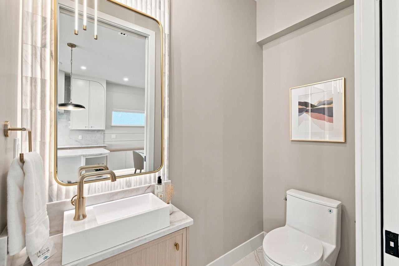 3549 38Th Avenue W, Vancouver, BC
