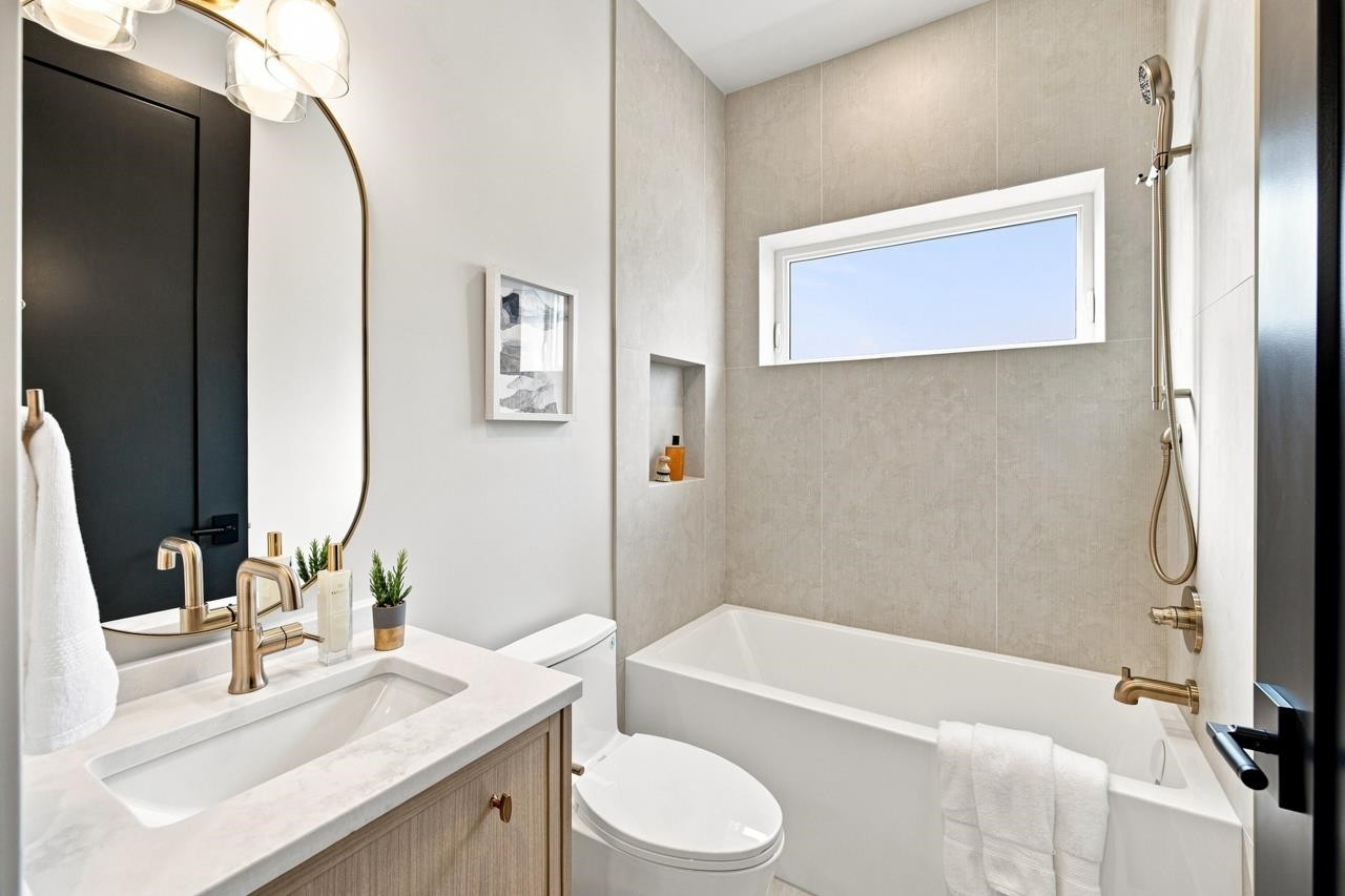 3549 38Th Avenue W, Vancouver, BC
