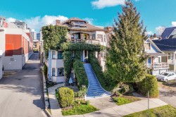 160 10th Street ENorth Vancouver, BC V7L 2C8