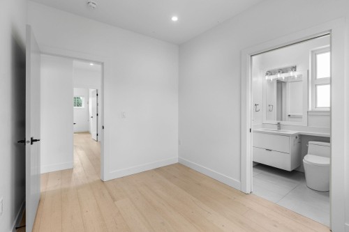3123 16Th Avenue W, Vancouver, BC 