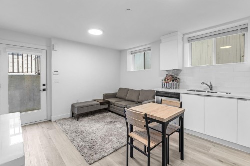 3123 16Th Avenue W, Vancouver, BC 