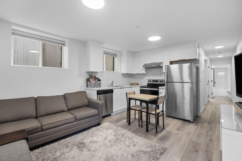 3123 16Th Avenue W, Vancouver, BC 