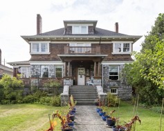1617 Grand Boulevard WNorth Vancouver, BC V7L 3Y2