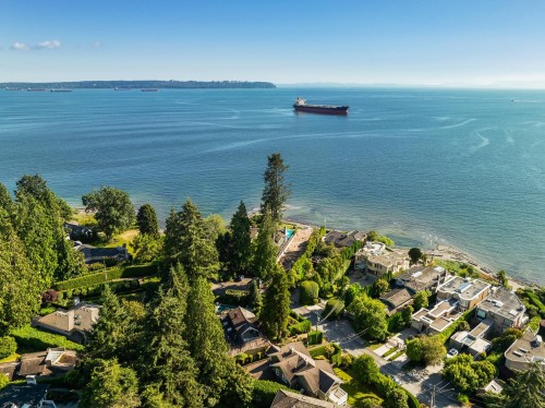 4358 Ross Crescent, West Vancouver, BC 