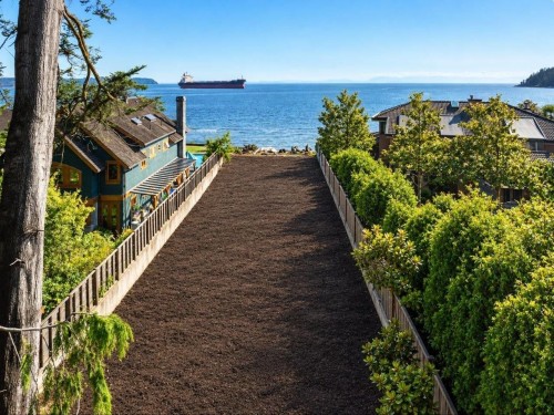 4358 Ross Crescent, West Vancouver, BC 