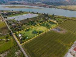 19555 Richardson Road Pitt Meadows, BC V3Y 1Z1