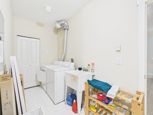 6222 Logan Lane, Vancouver, BC 