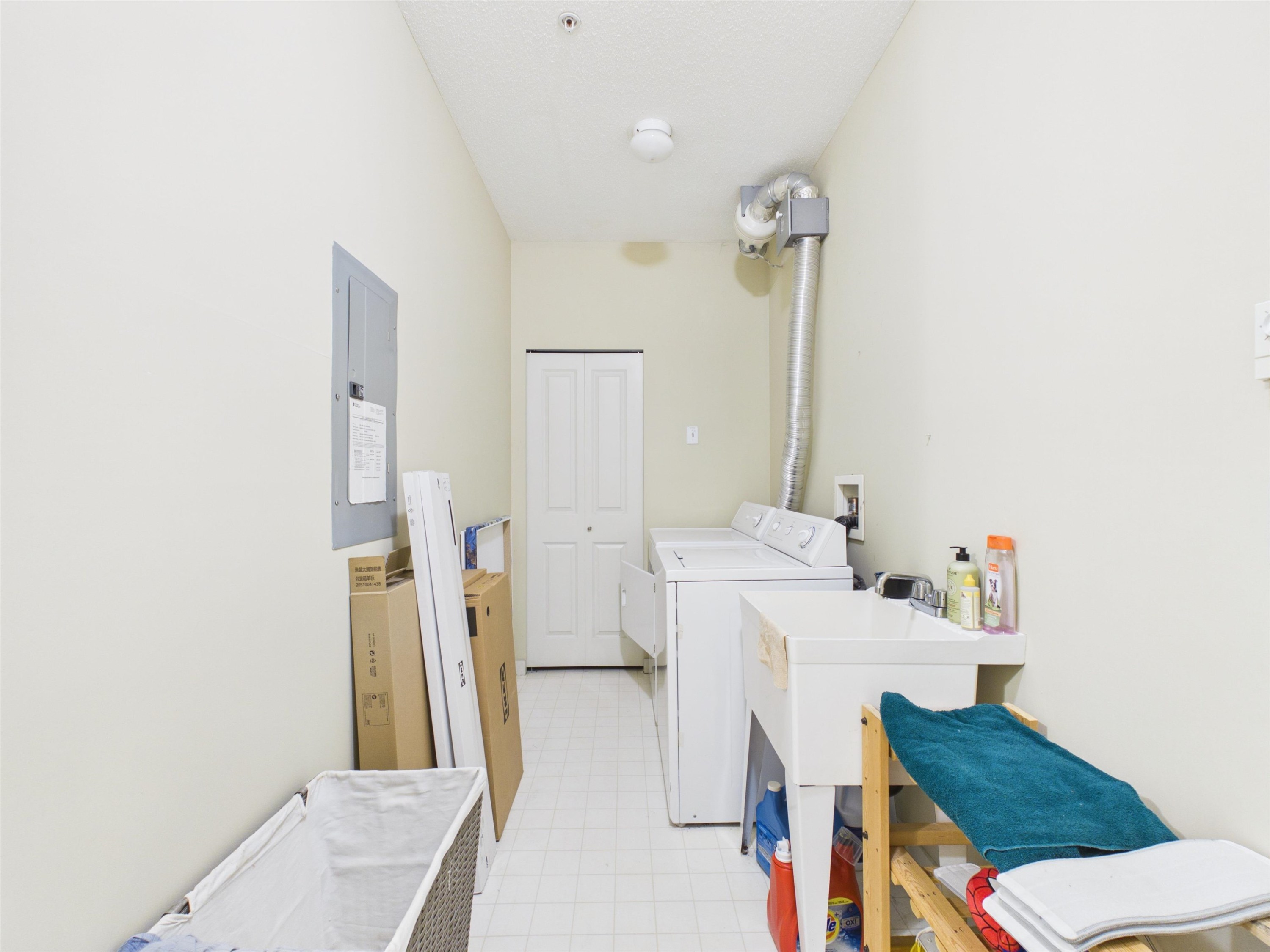 6222 Logan Lane, Vancouver, BC