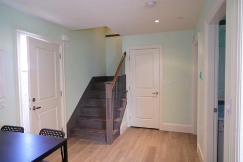 56 51St Avenue E, Vancouver, BC 