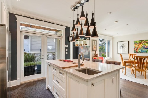 2228 Mahon Avenue, North Vancouver, BC 