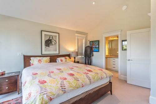 2228 Mahon Avenue, North Vancouver, BC 