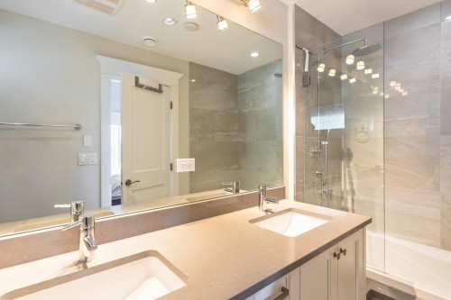 2228 Mahon Avenue, North Vancouver, BC 