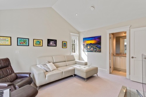 2228 Mahon Avenue, North Vancouver, BC 