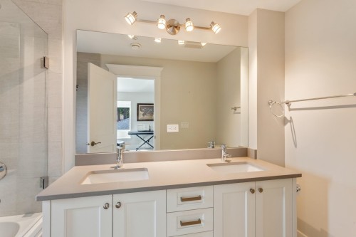 2228 Mahon Avenue, North Vancouver, BC 