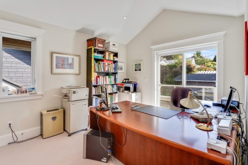 2228 Mahon Avenue, North Vancouver, BC 