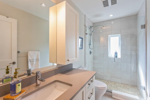 2228 Mahon Avenue, North Vancouver, BC 