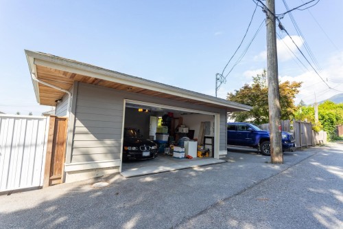 2228 Mahon Avenue, North Vancouver, BC 