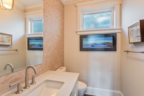 2228 Mahon Avenue, North Vancouver, BC 