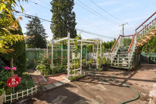 1594 68Th Avenue W, Vancouver, BC 