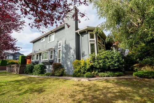 2308 14Th Avenue W, Vancouver, BC 