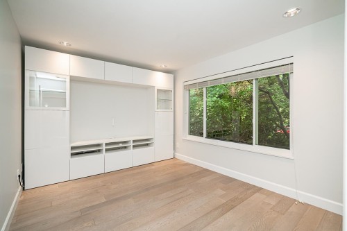 2308 14Th Avenue W, Vancouver, BC 