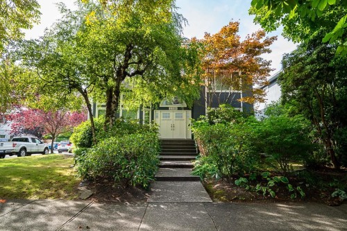 2308 14Th Avenue W, Vancouver, BC 