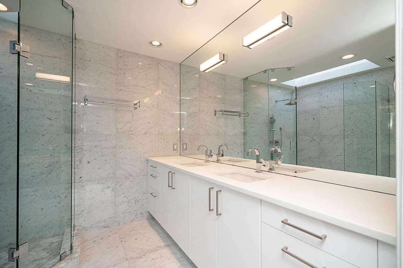 2308 14Th Avenue W, Vancouver, BC