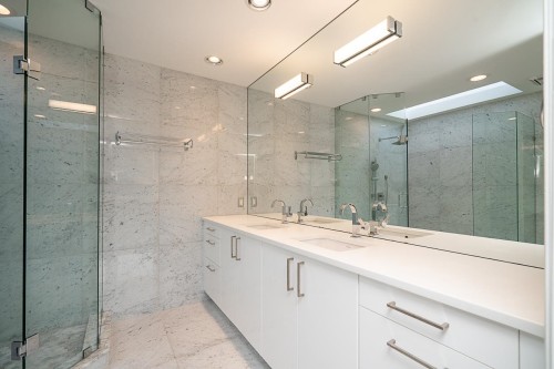 2308 14Th Avenue W, Vancouver, BC 