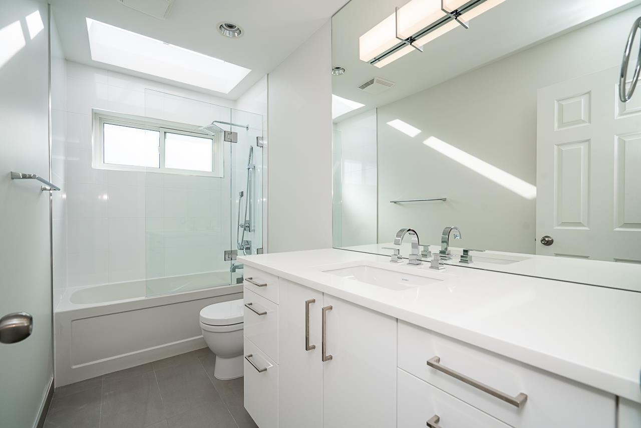 2308 14Th Avenue W, Vancouver, BC