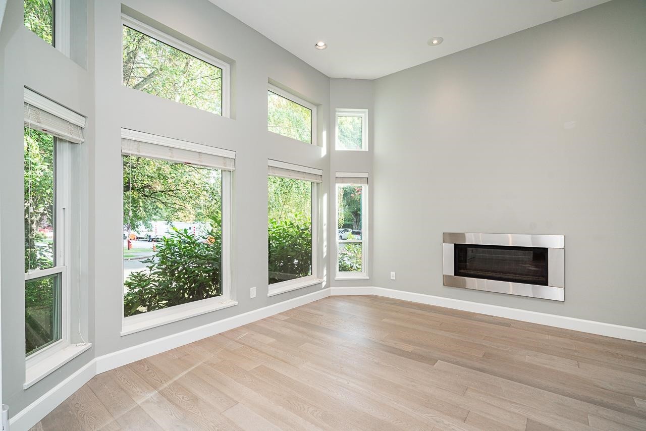 2308 14Th Avenue W, Vancouver, BC