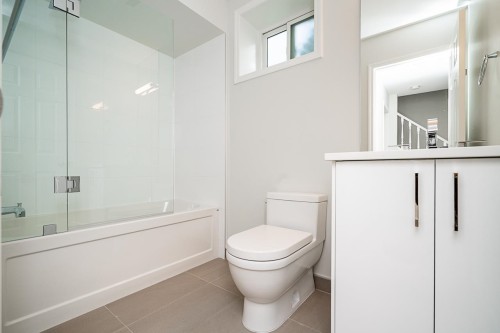 2308 14Th Avenue W, Vancouver, BC 