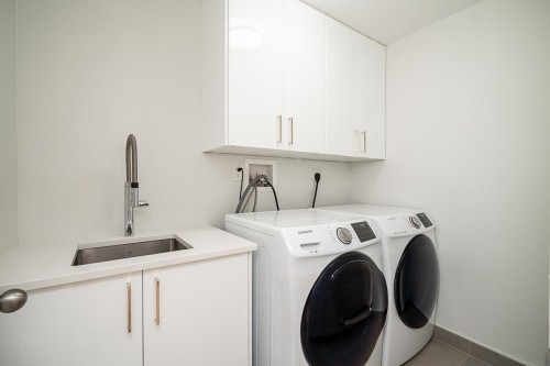 2308 14Th Avenue W, Vancouver, BC 