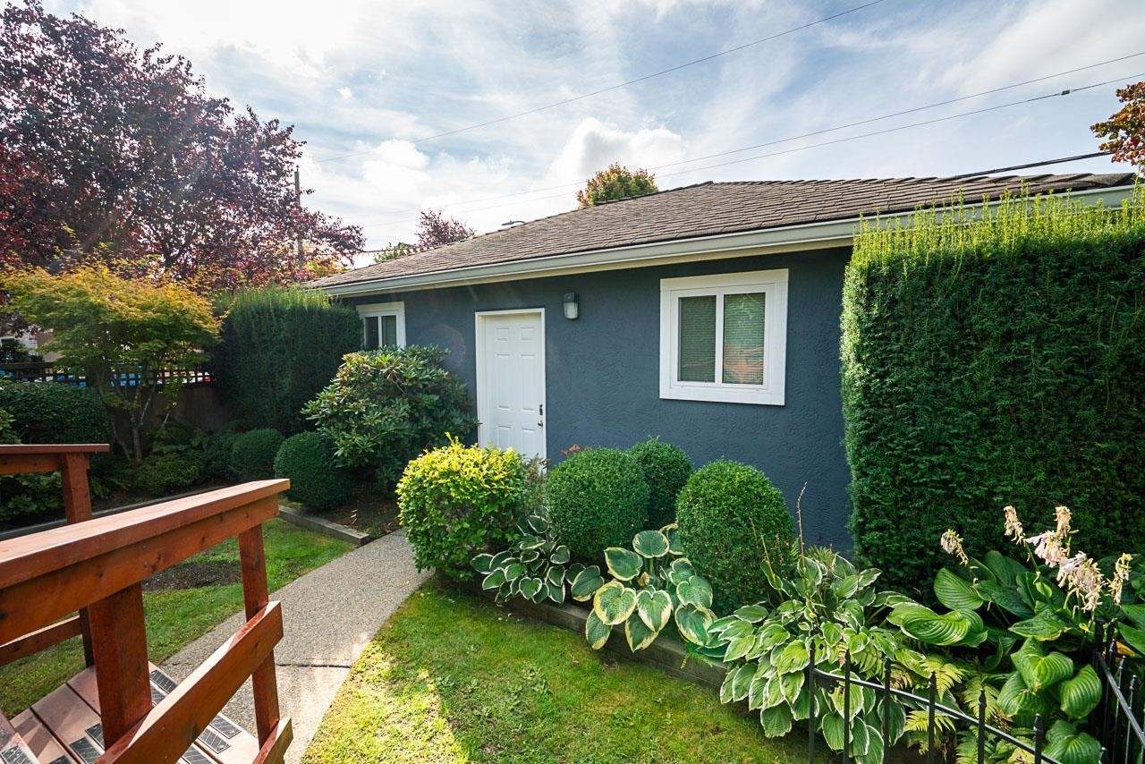 2308 14Th Avenue W, Vancouver, BC