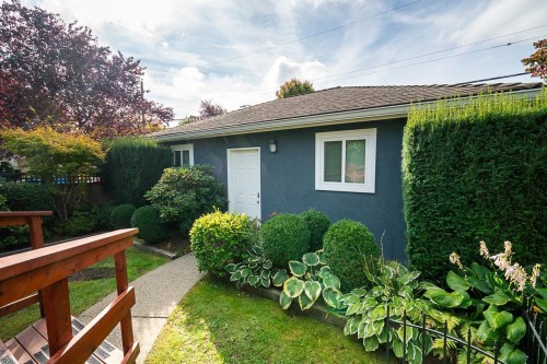 2308 14Th Avenue W, Vancouver, BC 