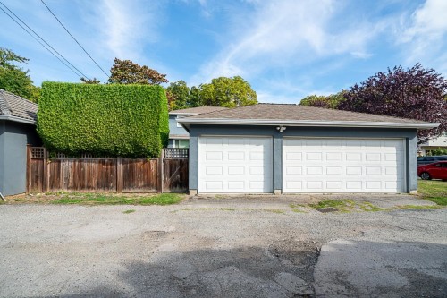 2308 14Th Avenue W, Vancouver, BC 