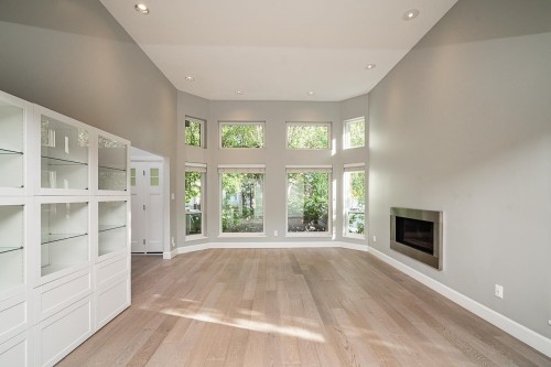 2308 14Th Avenue W, Vancouver, BC 