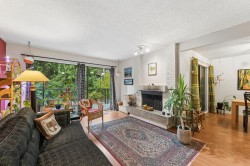 834 Hendecourt Road North Vancouver, BC V7K 2Y2