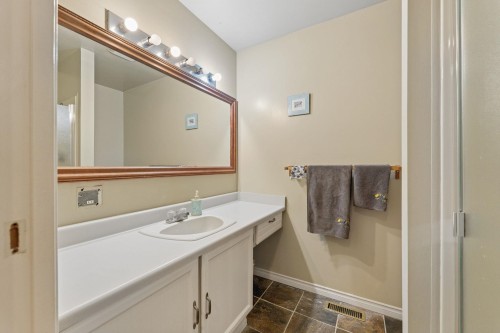 834 Hendecourt Road, North Vancouver, BC 
