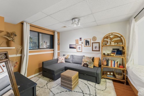 834 Hendecourt Road, North Vancouver, BC 