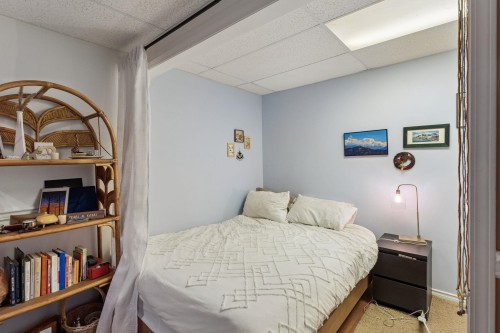 834 Hendecourt Road, North Vancouver, BC 