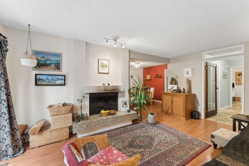 834 Hendecourt Road, North Vancouver, BC 