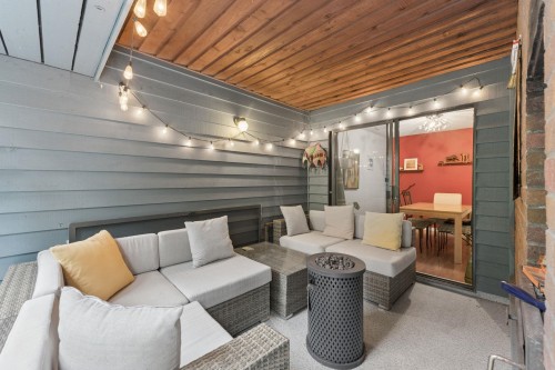 834 Hendecourt Road, North Vancouver, BC 