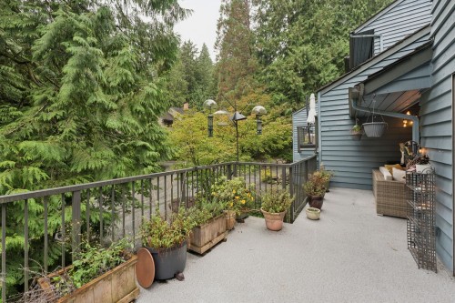 834 Hendecourt Road, North Vancouver, BC 