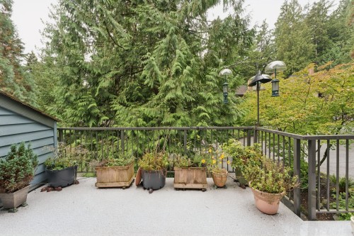 834 Hendecourt Road, North Vancouver, BC 