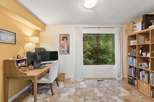 834 Hendecourt Road, North Vancouver, BC 
