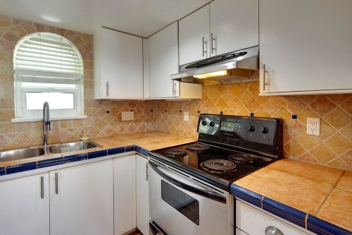 1210 7Th Avenue W, Vancouver, BC 
